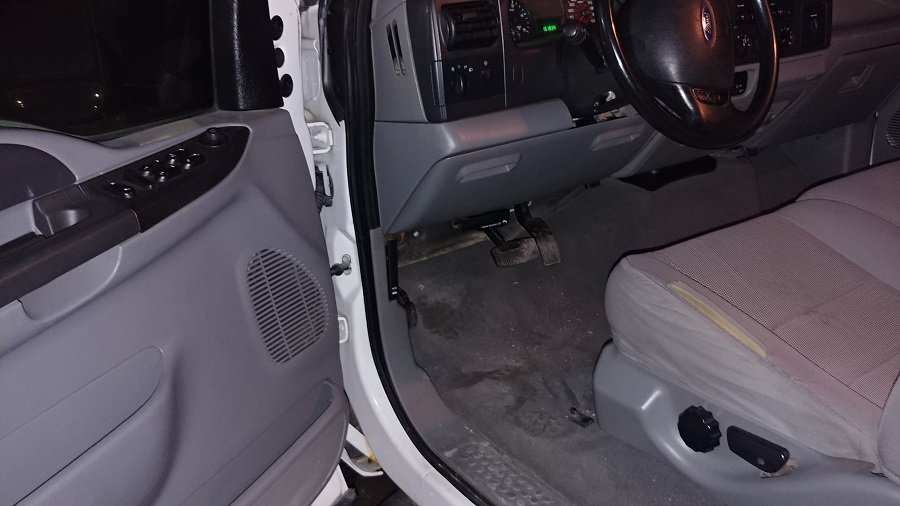 762894032_Driverdoor-underdash.jpg.dd99c7282d8abbd278c4c79b896785de.jpg